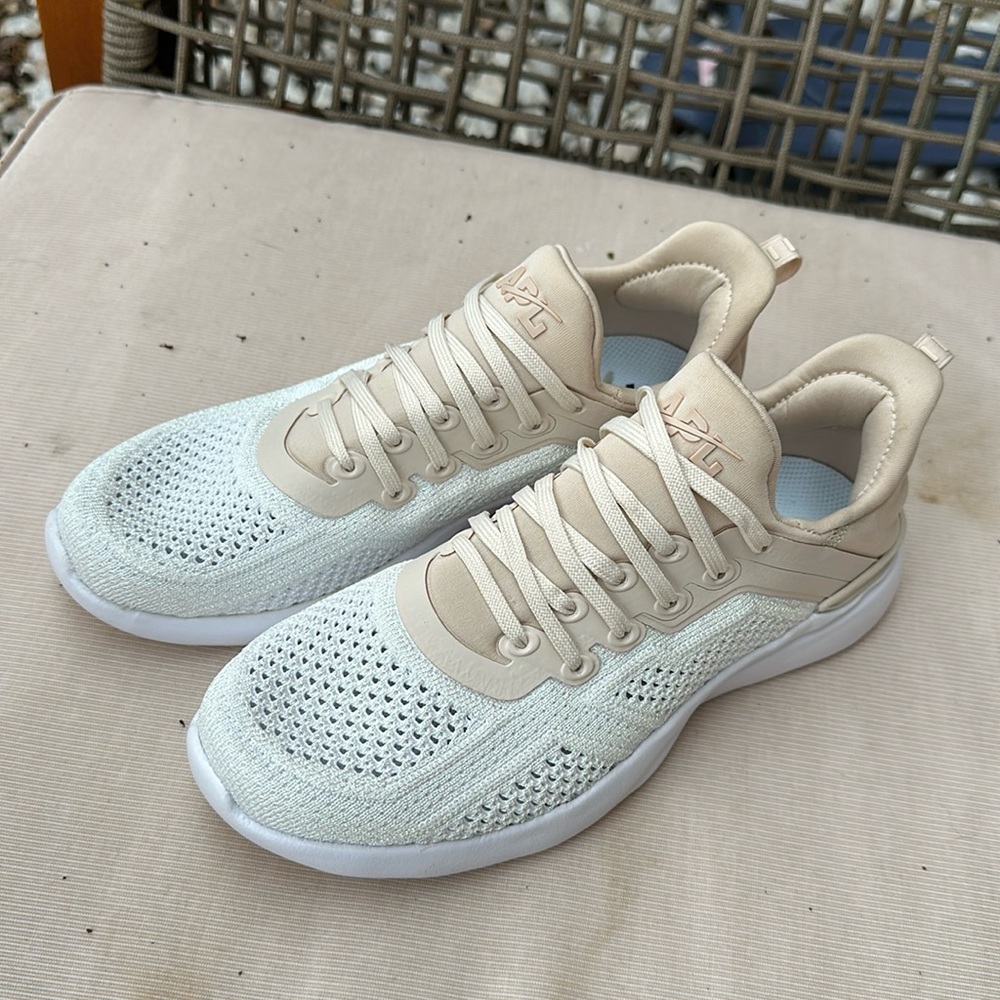 🆕 APL size 6.5 white glitter iridescent cream fashion workout sneakers women’s